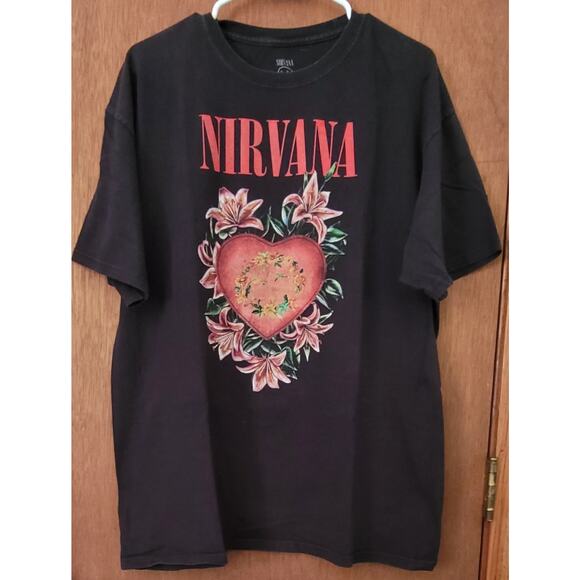 Nirvana Tshirt Floral Heart Rock Band Unisex Shirt Size XL - Picture 1 of 4